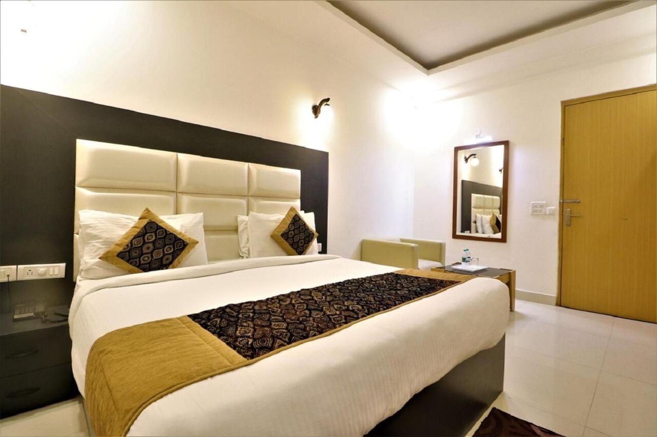 Aerocity Hotel Jindal Palace Delhi- A Well Hygiene Property"All Staff Vaccinated " นิวเดลี ภายนอก รูปภาพ